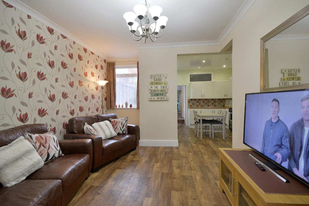 Ground Floor Apartment Up To 6 Guests With Games Chill Out Room Scarborough Exterior photo