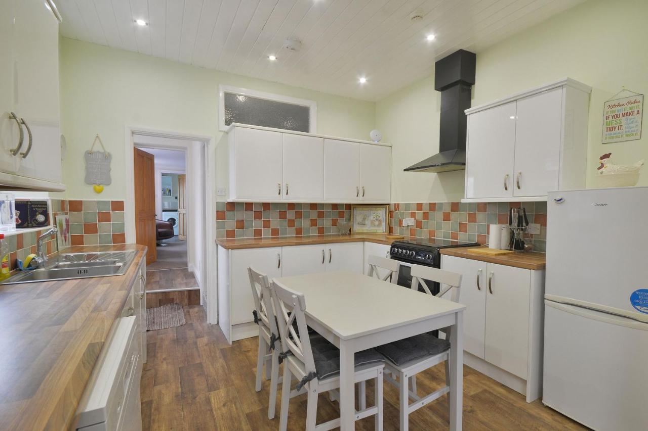 Ground Floor Apartment Up To 6 Guests With Games Chill Out Room Scarborough Exterior photo